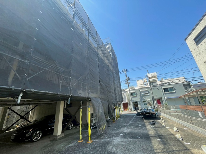 住宅アパート塗装工事　足場設置